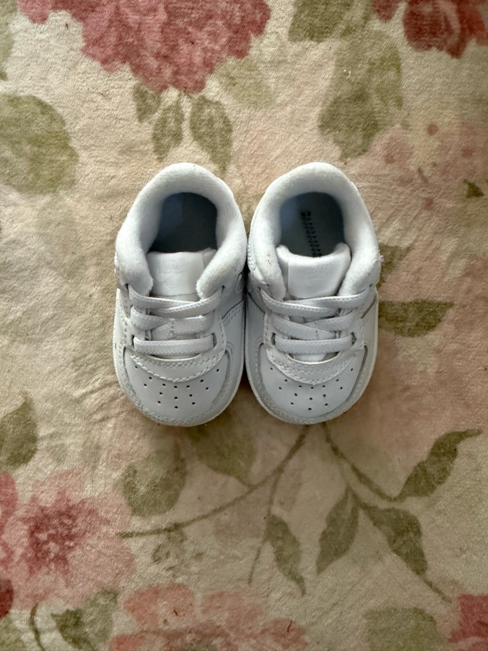 Nike Kids White Low-Top Sneaker - Picture 2 of 3